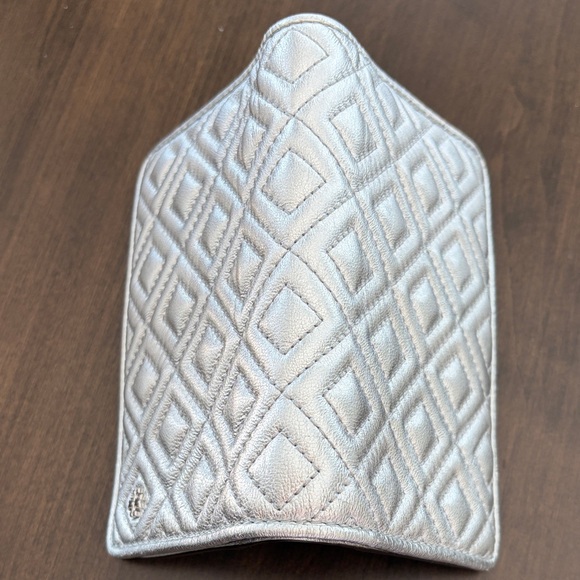 Tory Burch Fleming Metallic Slim Quilted Wallet - Picture 7 of 7